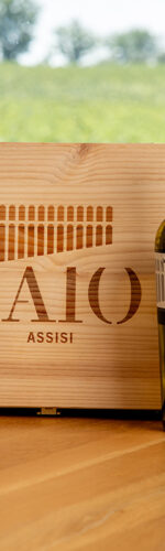 CONFEZIONE-REGALO-ARTIGIANALE-IN-LEGNO-GOURMET-OLIO-EXTRAVERGINE-DI-OLIVA-VINO-BIANCO-VINO-ROSSO-UMBRIA